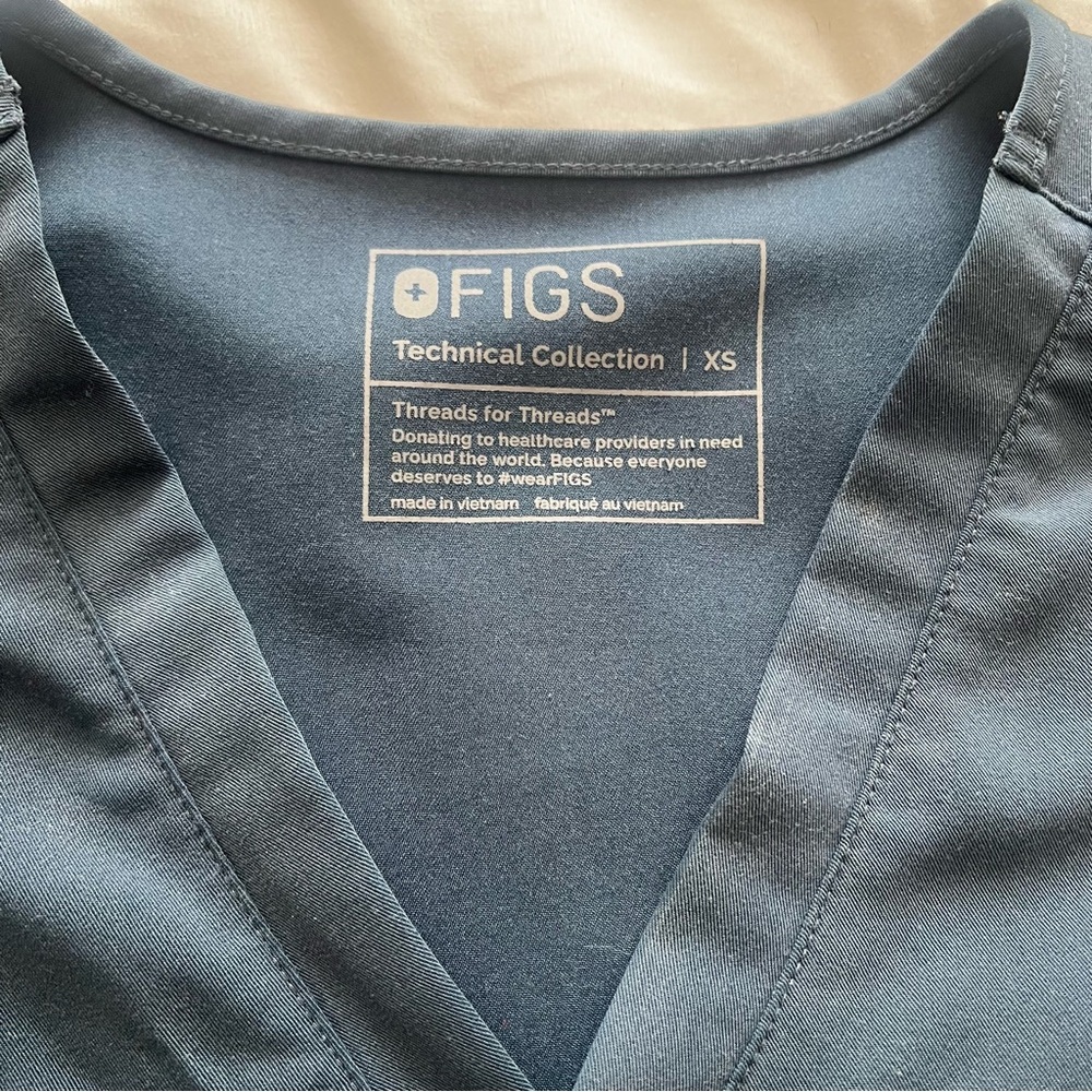 Figs Dark Harbor Catarina Scrub Top - Picture 3 of 3